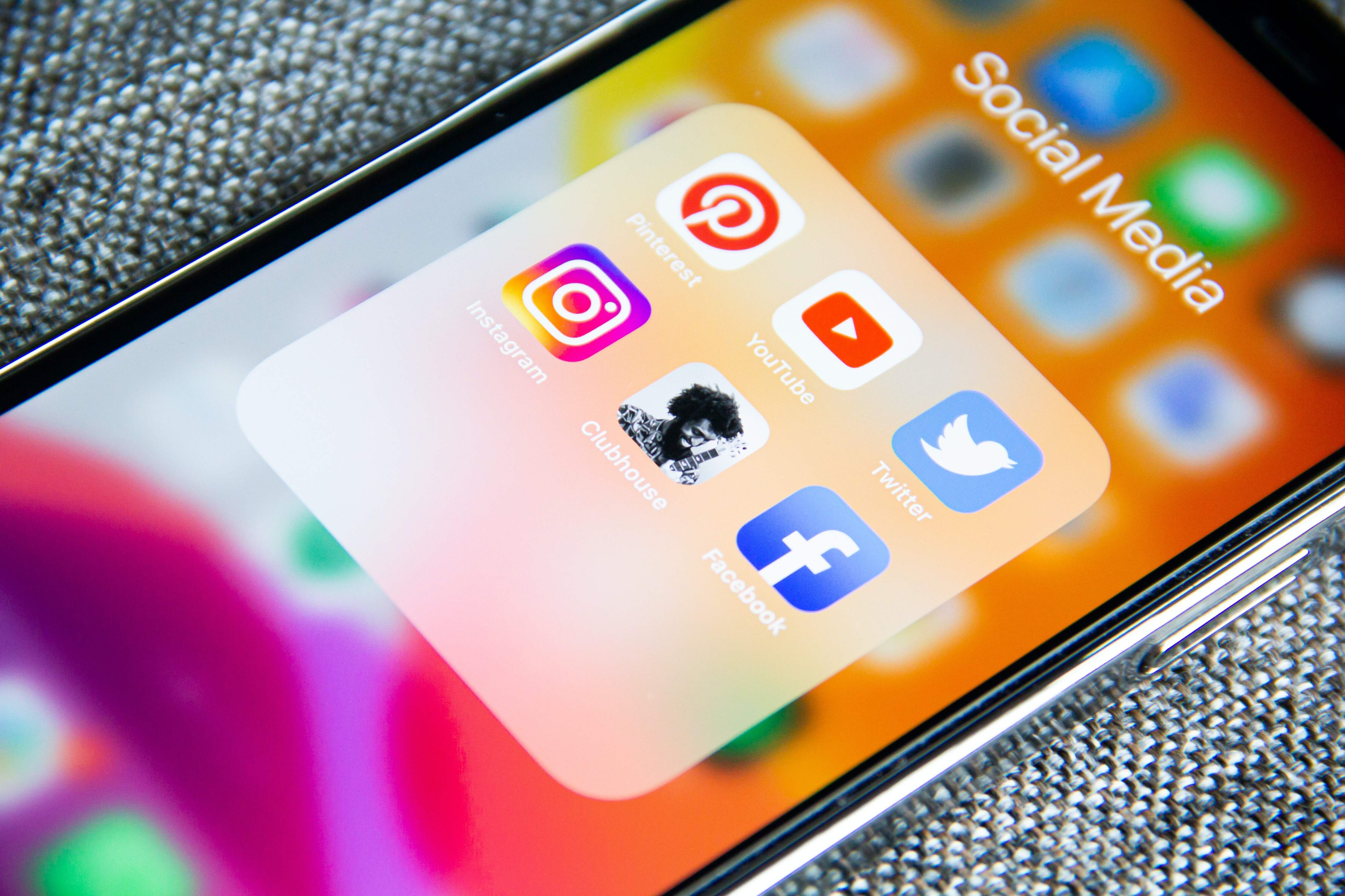 Η διαφήμιση μέσω social media θα υπερβεί, το 2020, αυτή σε εφημερίδες